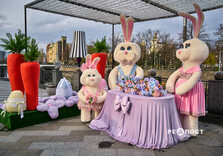 Харків'яни фотографуються на новій великодній фотозоні (фото)