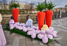 Харків'яни фотографуються на новій великодній фотозоні (фото)