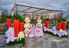 Харків'яни фотографуються на новій великодній фотозоні (фото)