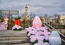Харків'яни фотографуються на новій великодній фотозоні (фото)