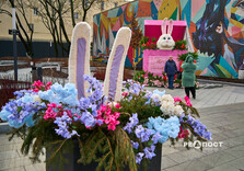 Харків'яни фотографуються на новій великодній фотозоні (фото)