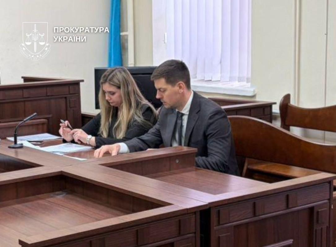 Гвалтував роками падчерку та засуджений вітчим