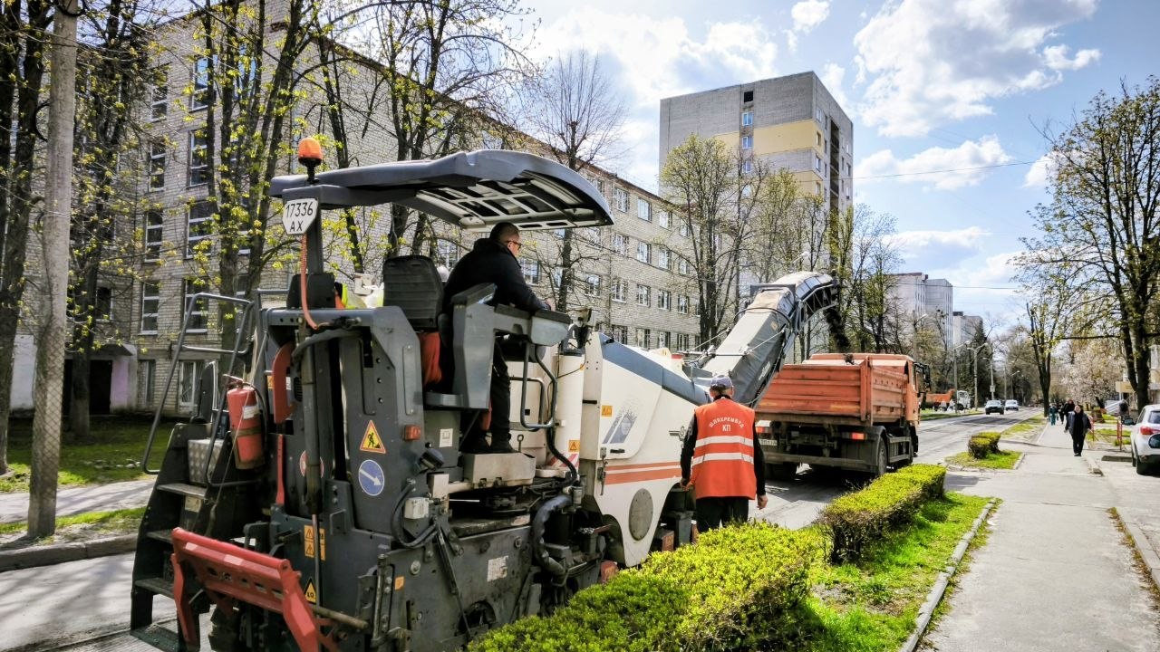 Ремонтують кілометр траси у Шевченківському районі дорожники: Новини Харкова
