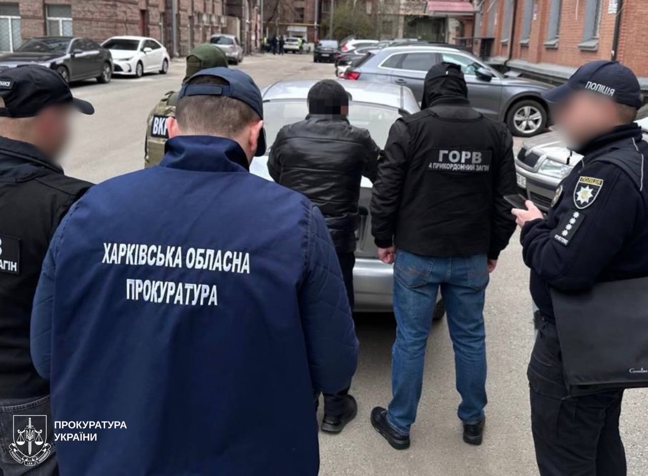 Продавав відрядження за кордон ухилянтам підприємець із «Барабашово»: Новини Харкова