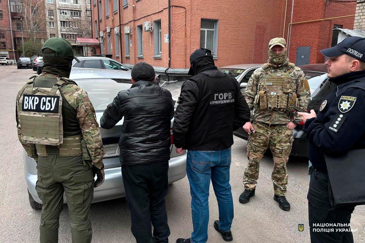 Продавав відрядження за кордон ухилянтам підприємець із «Барабашово»: Новини Харкова