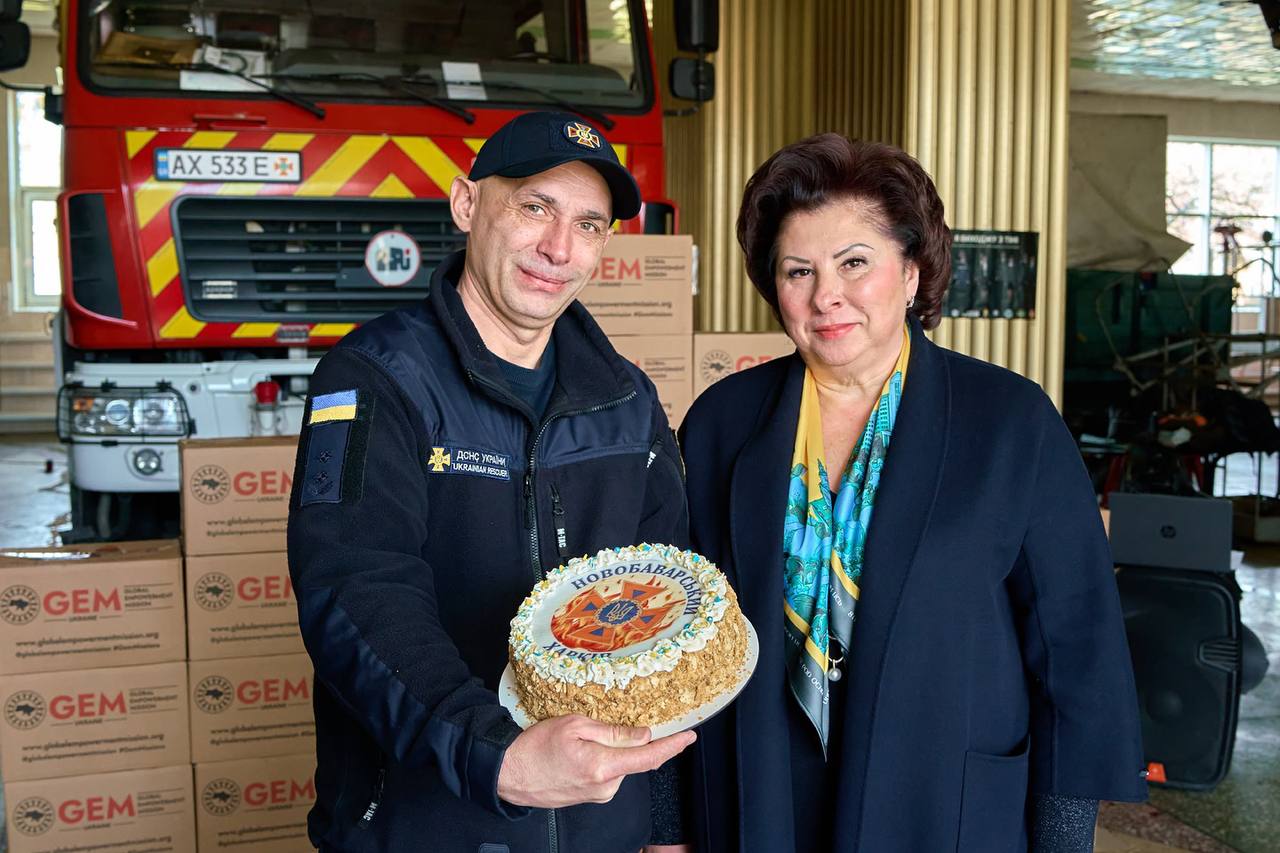 Привітали вогнеборців із Днем пожежної охорони містяни: Новини Харкова