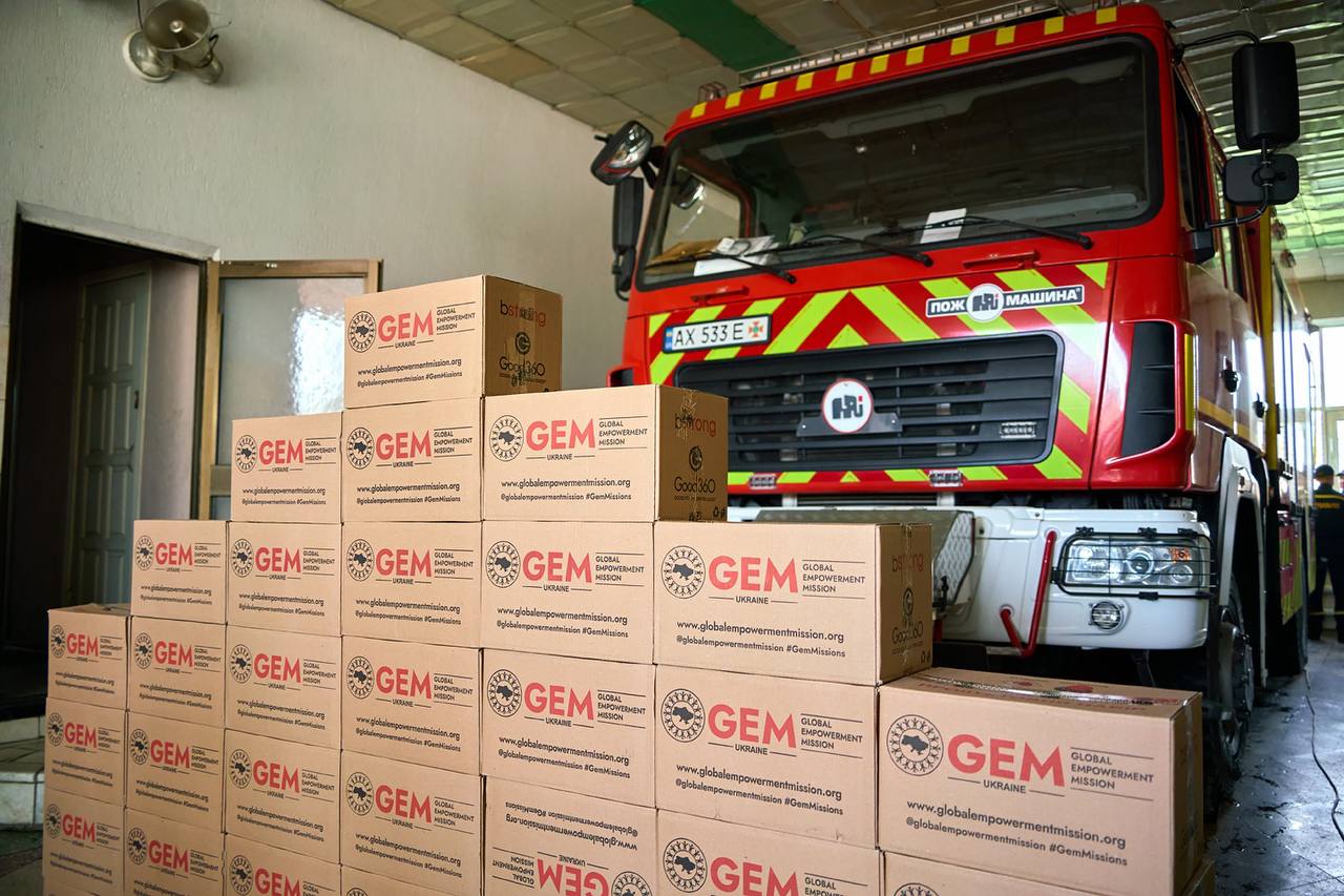 Привітали вогнеборців із Днем пожежної охорони містяни: Новини Харкова