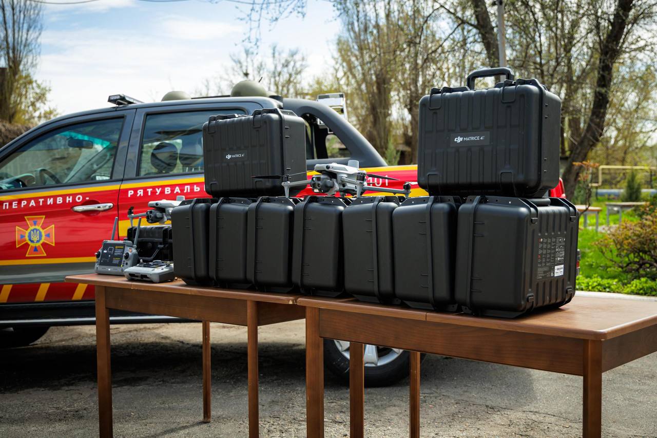 Отримали партію сучасних дронів DJI Matrice 4T рятувальники: Новини Харкова