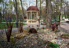 Озеро у Центральному парку Харкова готують до літнього сезону (фото)