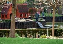 Озеро у Центральному парку Харкова готують до літнього сезону (фото)