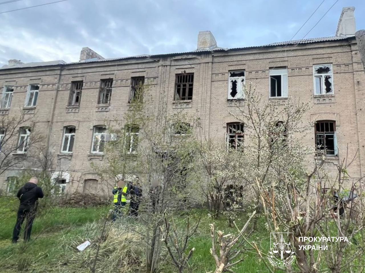 Постраждала дитина та 6 дорослих від ворожого удару по місту: Новини Харкова