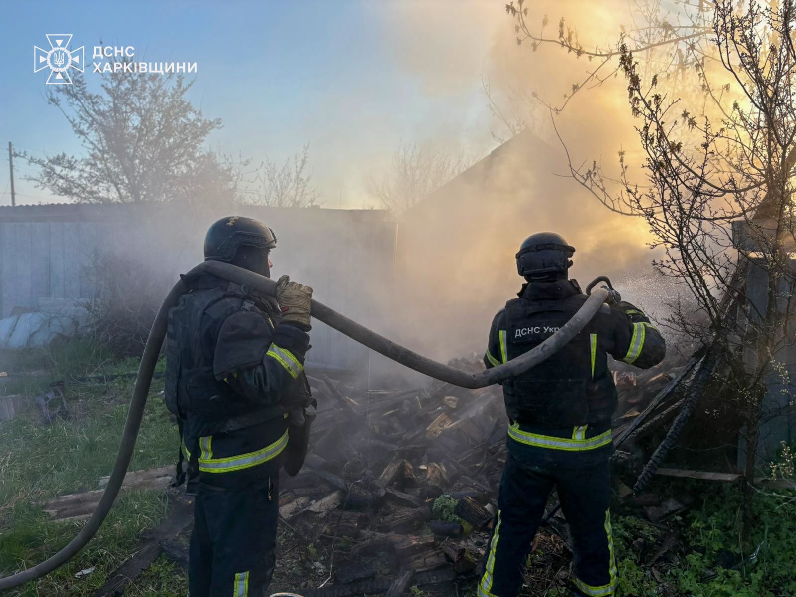 У Харківській області рятувальники ліквідували пожежу після ворожої атаки