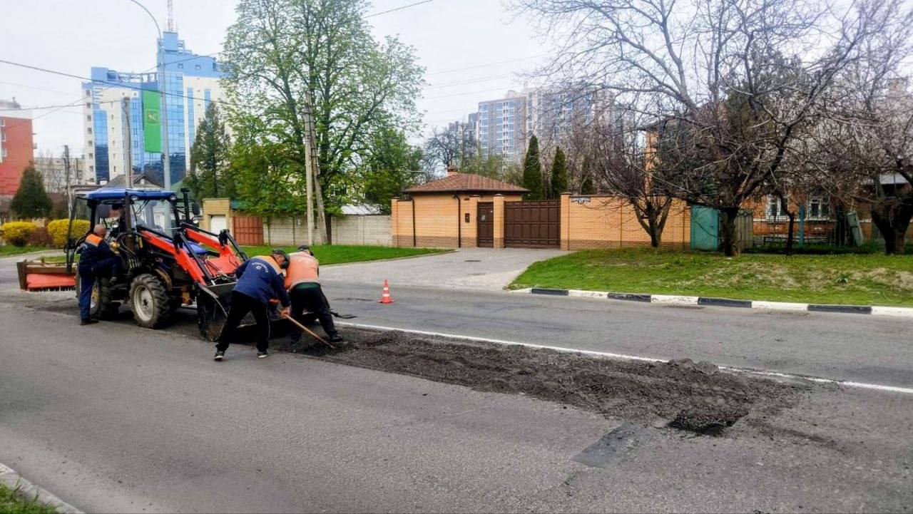 Триває ремонт дорожнього покриття вилиць міста: Новини Харкова