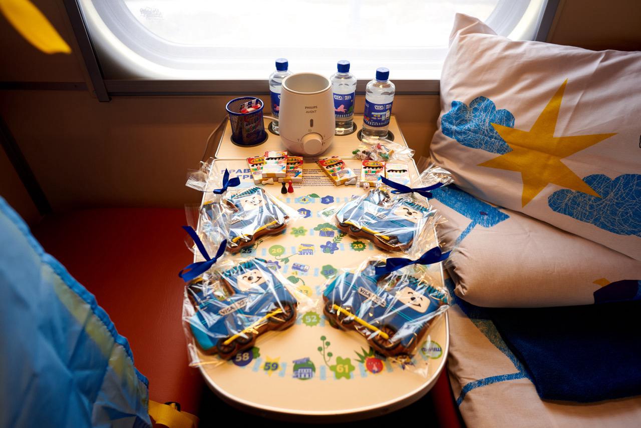 Дитячі меню та аудіоказки в дорозі: коли в Харкові з'являться квитки у нові спецвагони УЗ