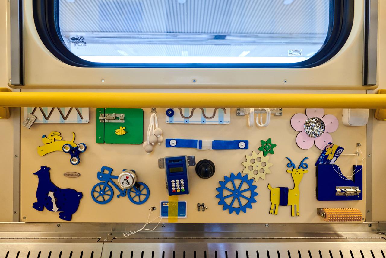 Дитячі меню та аудіоказки в дорозі: коли в Харкові з'являться квитки у нові спецвагони УЗ