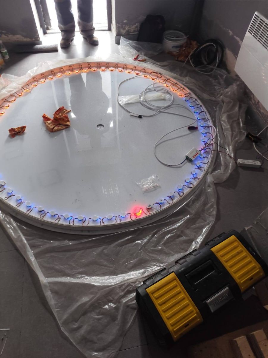 У Саржиному Яру почав працювати оновлений годинник (фото)