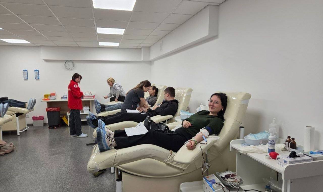 Освітяни та батьки Харкова масово здали кров для порятунку життів