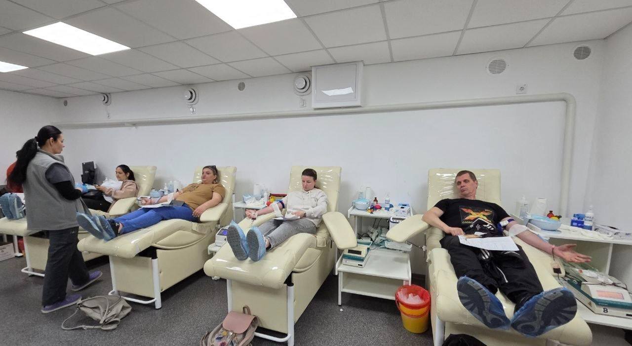 Освітяни та батьки Харкова масово здали кров для порятунку життів