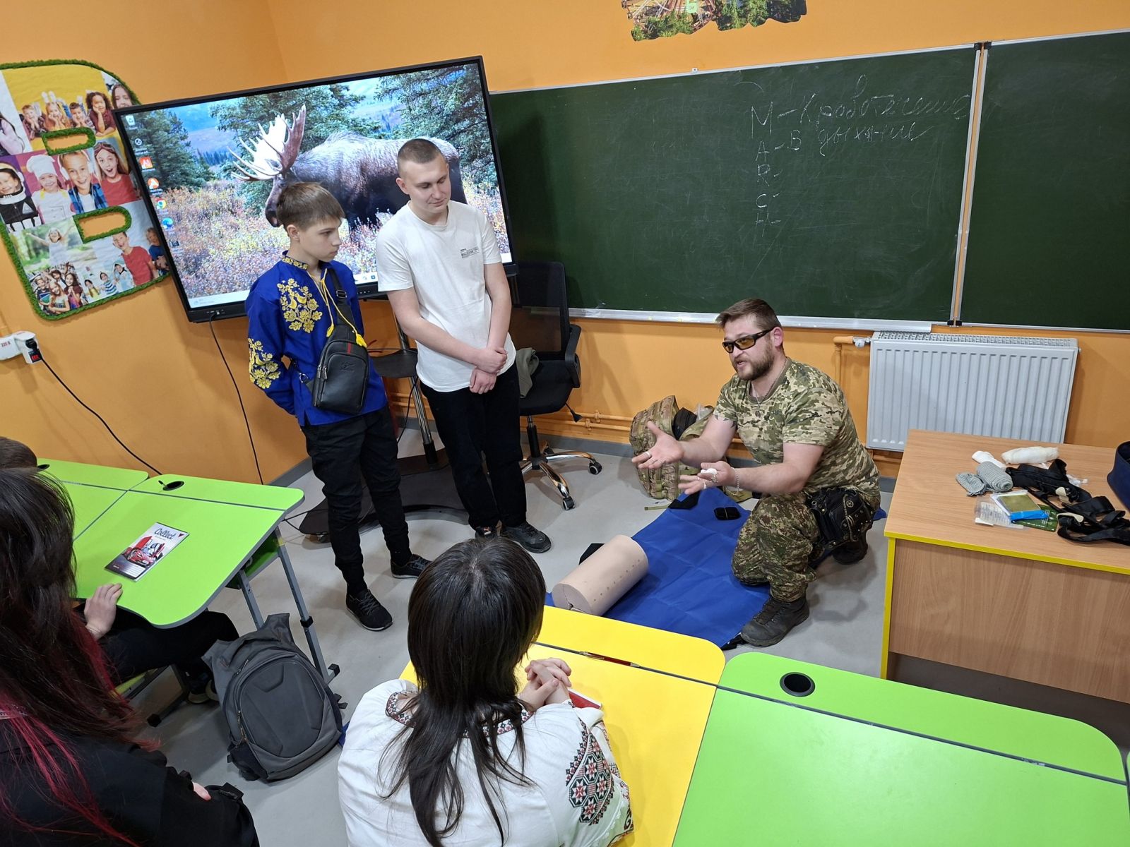 Уроки, що рятують життя: «Скіфи» навчають харківських школярів тактичної медицини