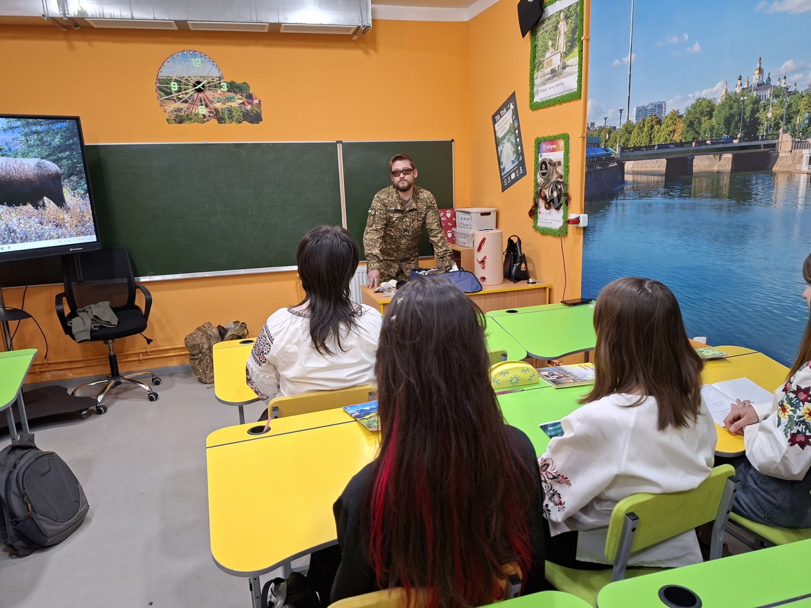 Уроки, що рятують життя: «Скіфи» навчають харківських школярів тактичної медицини