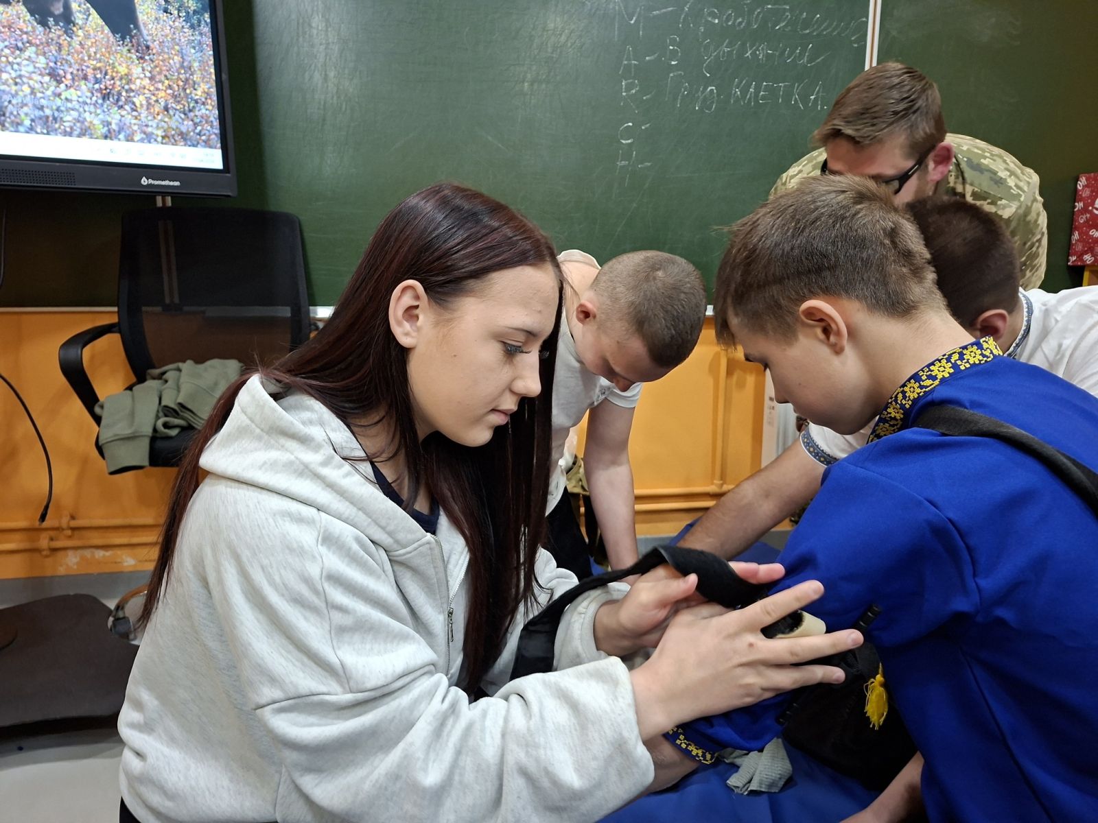 Уроки, що рятують життя: «Скіфи» навчають харківських школярів тактичної медицини