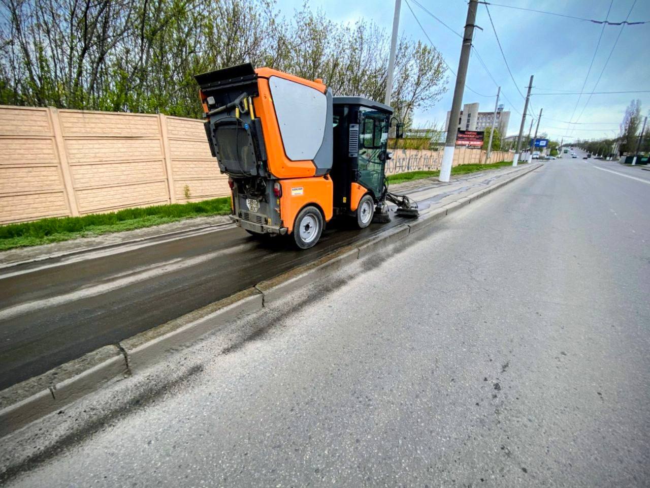 Приводять до ладу дороги міста у посиленному режимі через негоду шляховики: Новини Харкова
