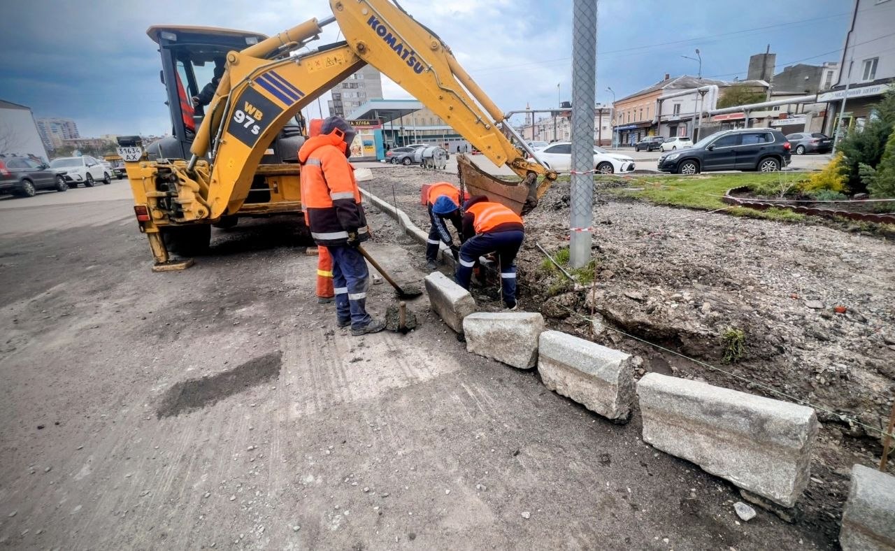 Комунальники оновлюють дорожнє покриття на низці вулиць Харкова