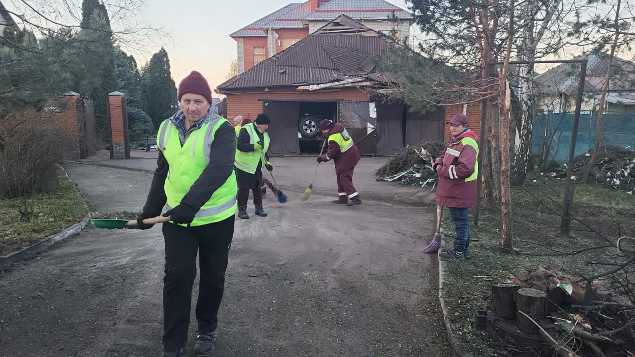 Немишлянський район Харкова відновлюється після ворожої атаки, через яку постраждали десятки будинків (фото)