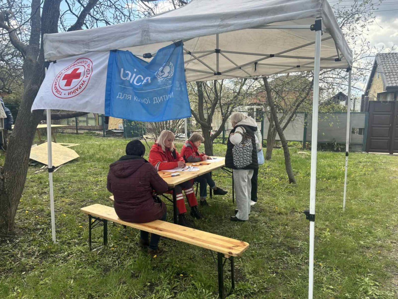 Немишлянський район Харкова відновлюється після ворожої атаки, через яку постраждали десятки будинків (фото)