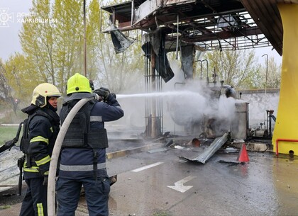 У Харкові та області після ворожого удару по АЗС гасили пожежі (фото, відео)