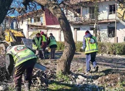 Сотні пошкоджених будинків та тисячі вибитих вікон: Ігор Терехов озвучив масштаби руйнувань за квітень