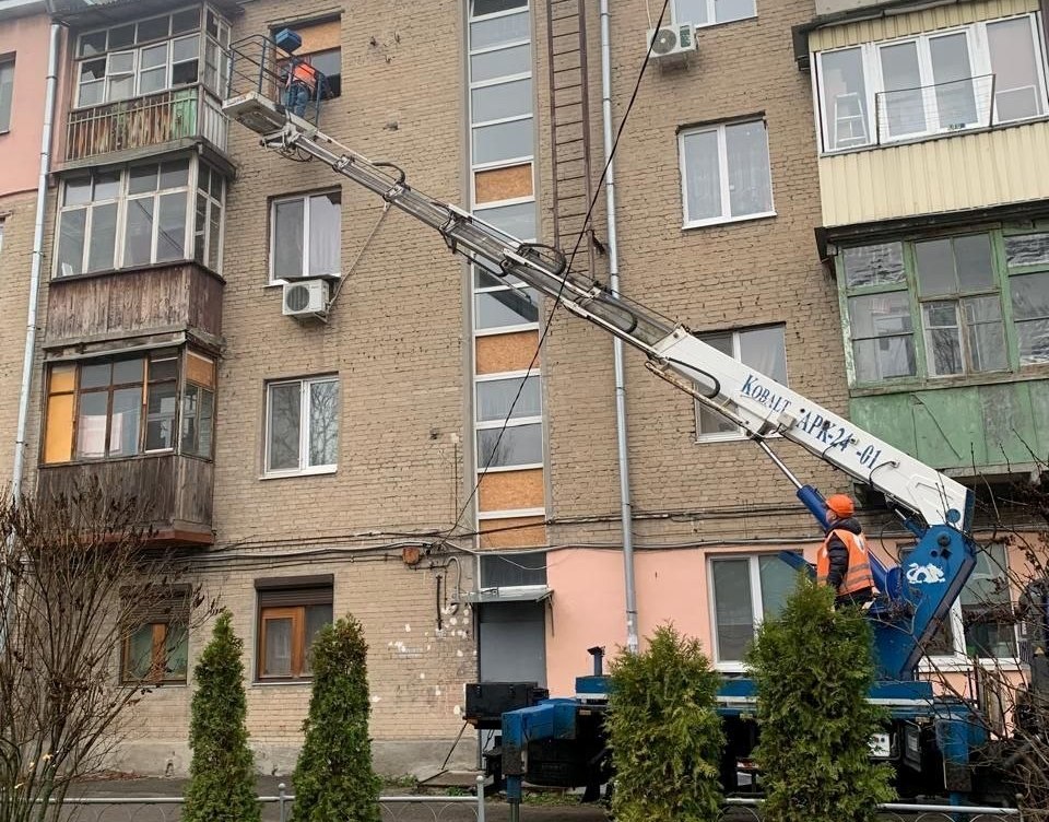 Новини Харкова: комунальники дитячі майданчики у Харкові