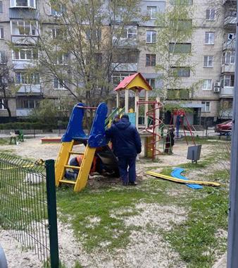 Новини Харкова: комунальники дитячі майданчики у Харкові