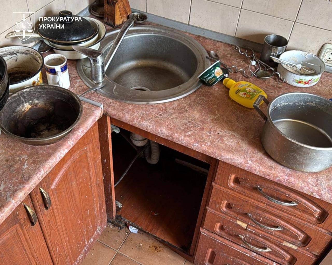 Загинув 4-річний хлопчик, який випав з вікна, його виснажену сестру врятовано: Новини Харкова