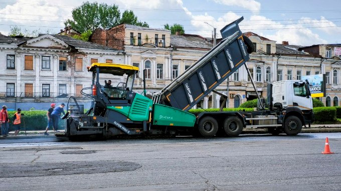 Новини Харкова: на Вірменському ремонтують дорогу