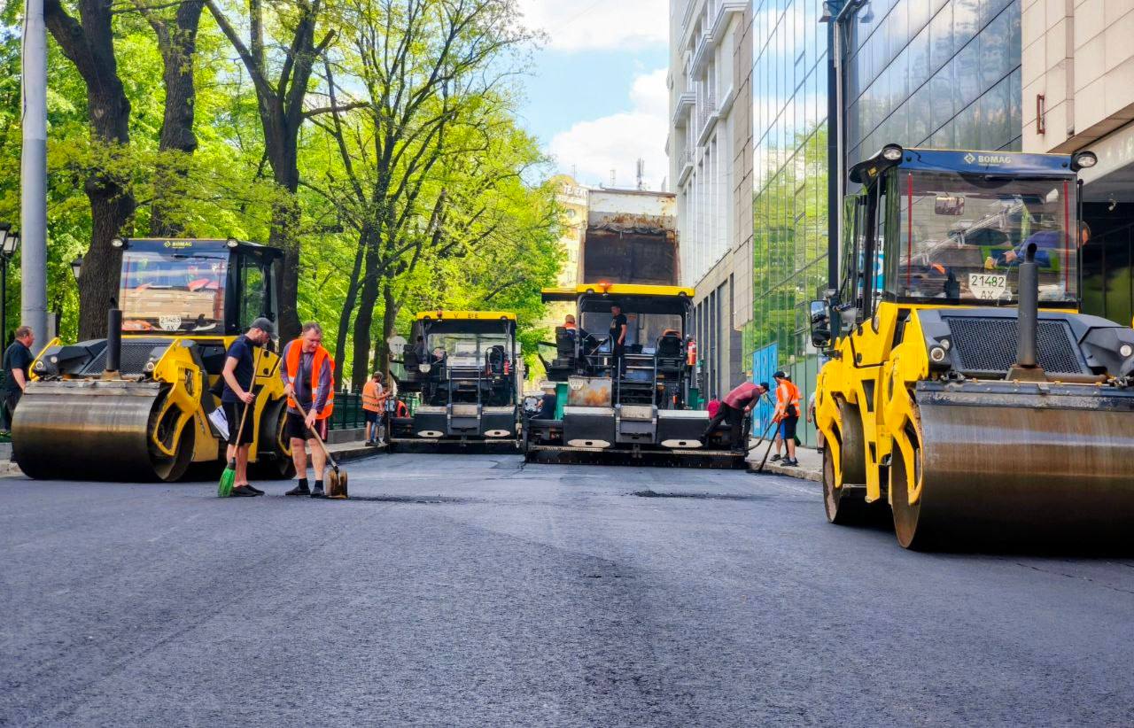 На площі у центрі Харкова відремонтували тисячі квадратних метрів покриття (фото)