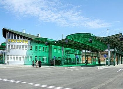 Екстрене рішення Братислави: Словаччина повністю закрила кордон з Україною (оновлено)