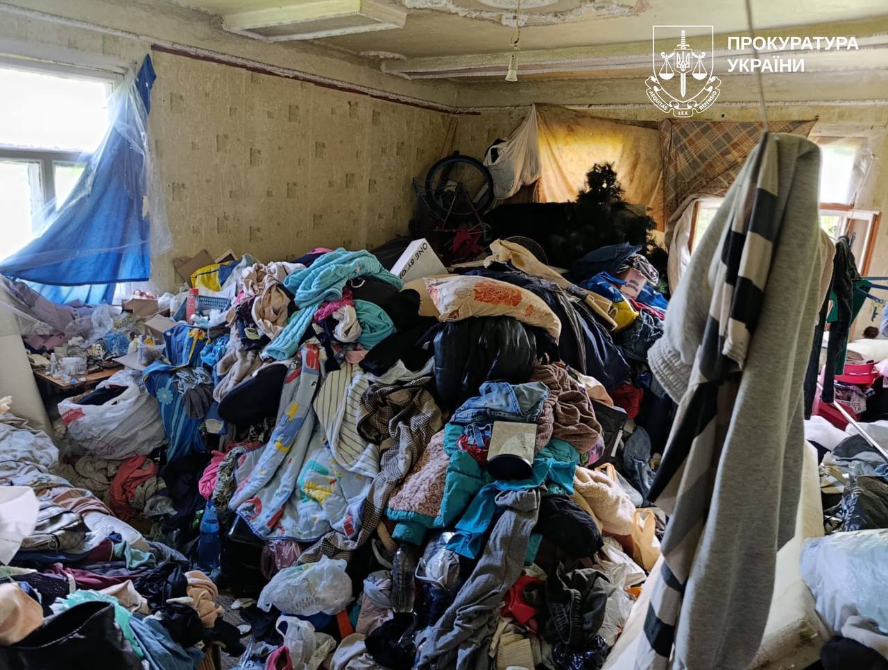 У Харкові 12-річна дівчинка жила без світла, їжі та належних умов