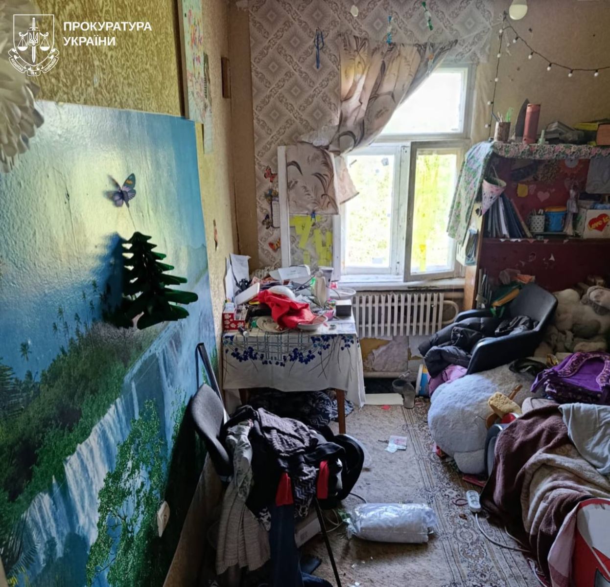 У Харкові 12-річна дівчинка жила без світла, їжі та належних умов