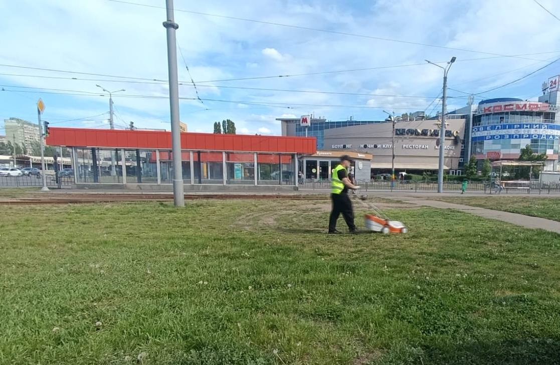 У переходах харківського метро провели генеральне прибирання