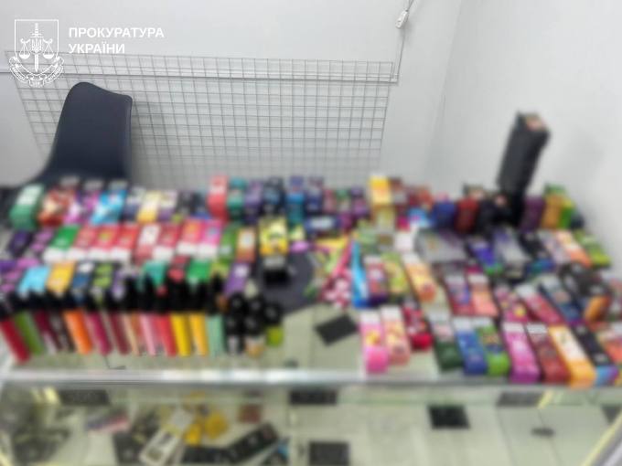 Новини Харкова: викрито підпільне виробництво тютюну та вейпів