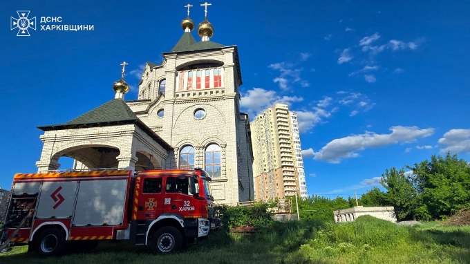У Харкові сталася пожежа на території недобудованого храму (фото)