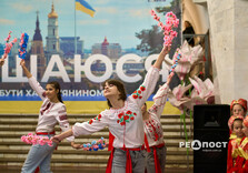 У харківському метро пройшов концерт "Ура, канікули!" (фото)
