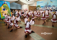 У харківському метро пройшов концерт "Ура, канікули!" (фото)