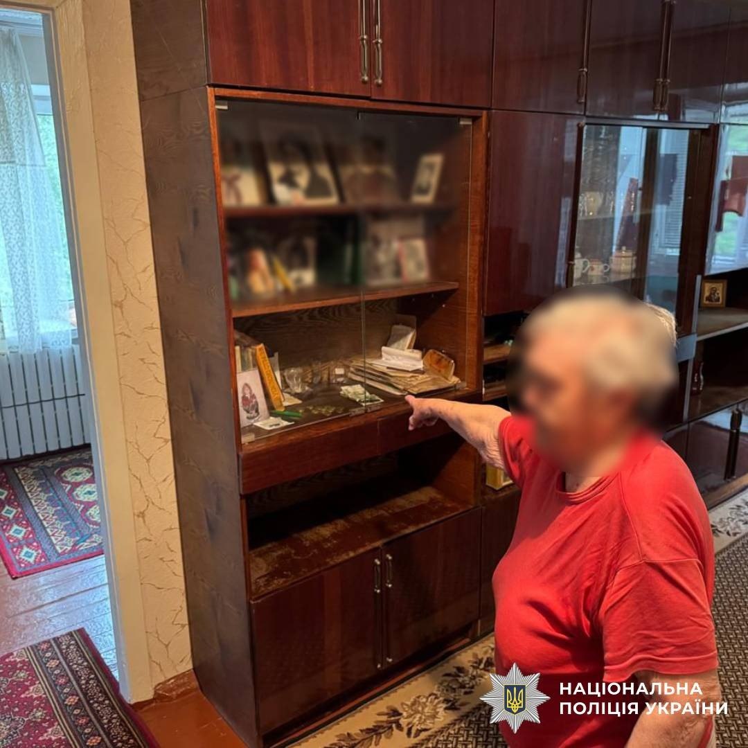 На Харківщині затримали двох жінок, які обікрали 86-річну пенсіонерку