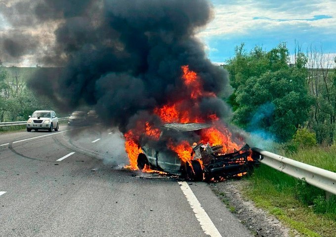 На трасі Харків–Київ дрон влучив у авто, є поранені