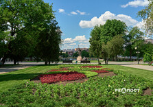Набережну у сквері Стрілка прикрасили квітами (фото)