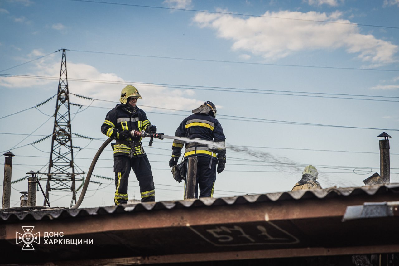Харківські вогнеборці загасили маштабну пожежу у Слобідському районі