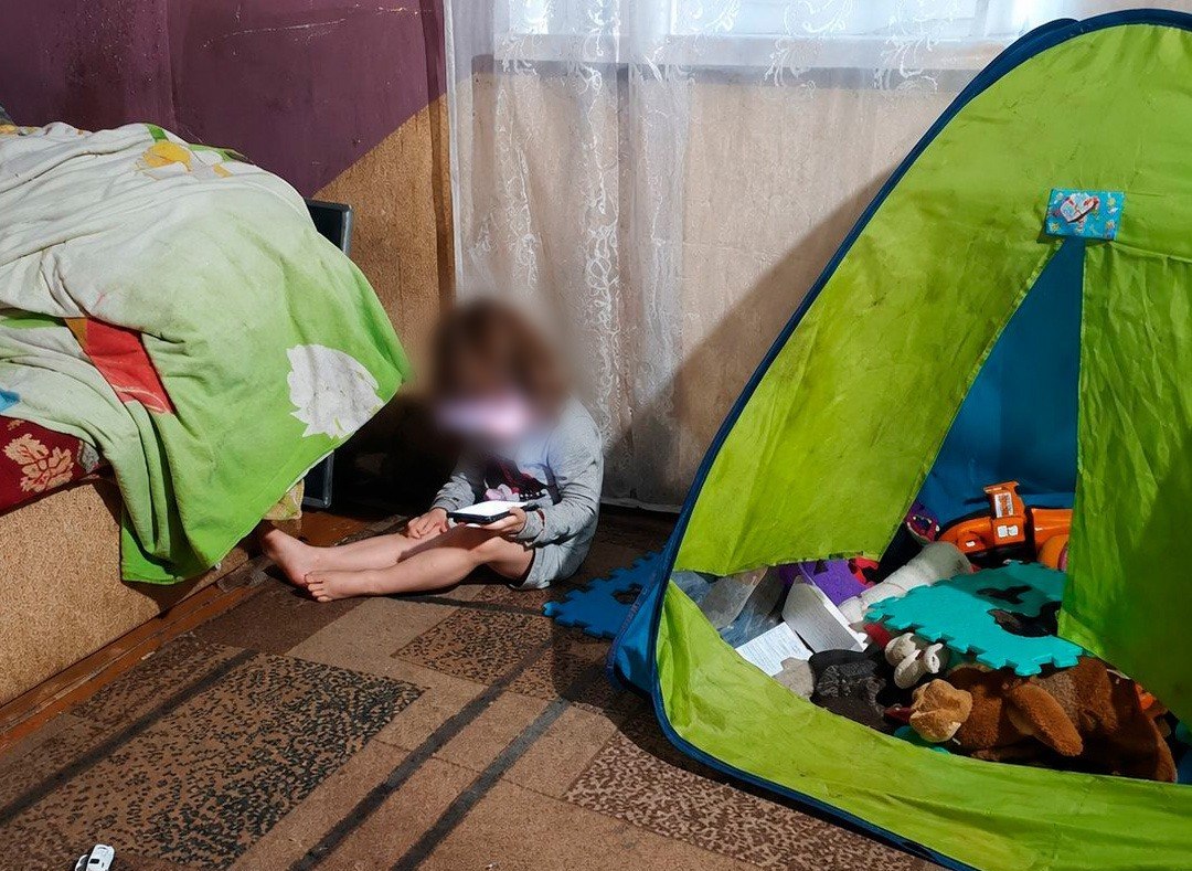 Покарали  матір, яка проміняла дітей на чарку, поліцейські: Новини Харкова