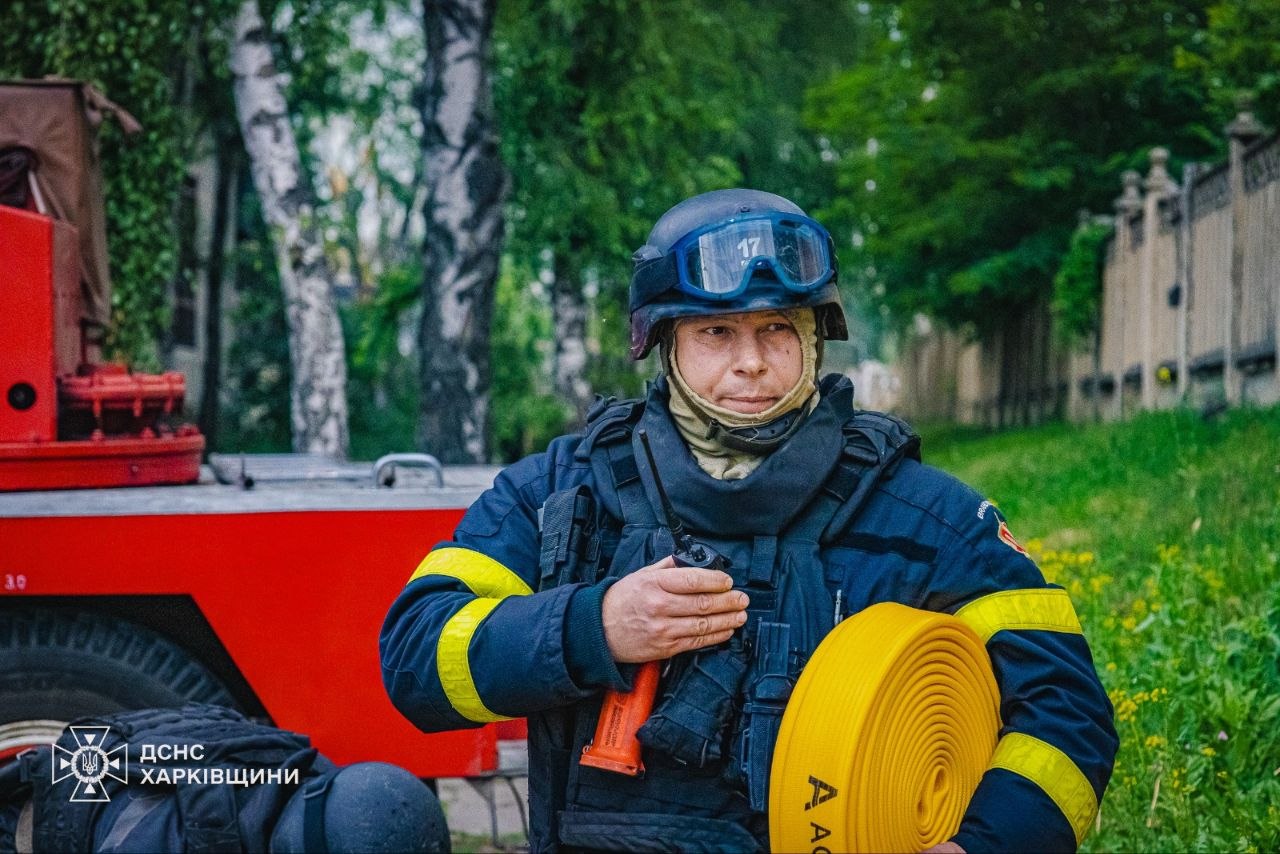 Загасили спричинену ворогом пожежу на підприємстві вогнеборці: Новини Харкова